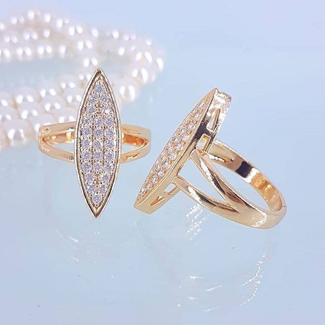 Cincin Replika Berlian