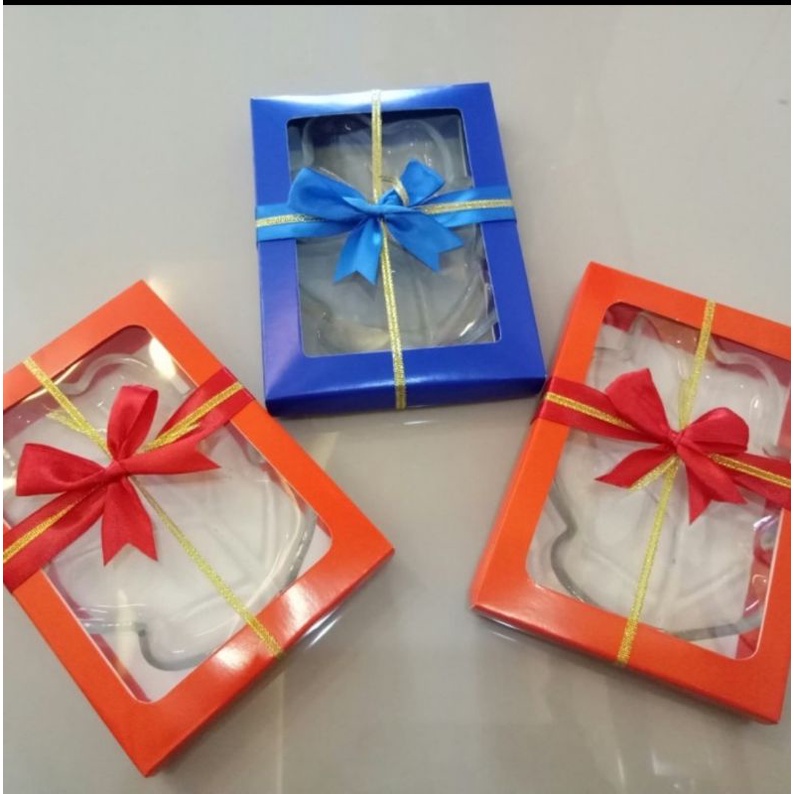 Souvenir piring daun kemasan box di ikat pita