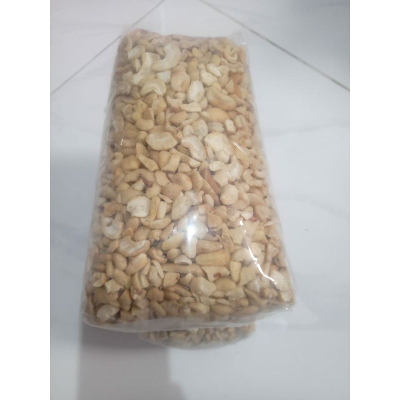 

Kacang Mede Pecahan Super
