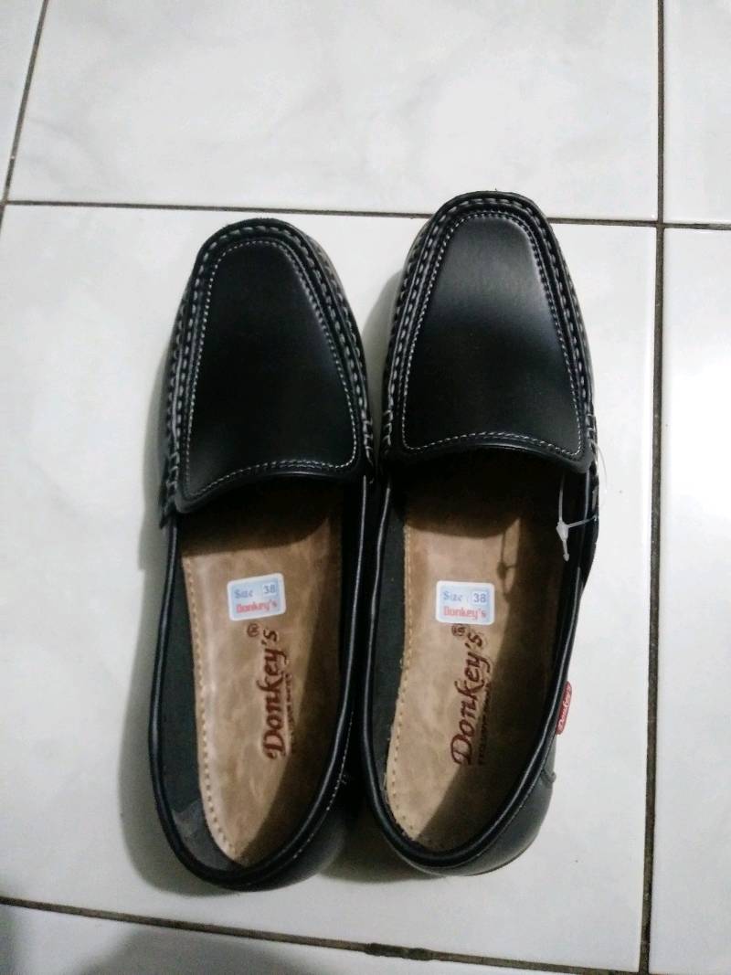 Sepatu Pantofel Wanita Formal Hitam Dan Putih  Donkeys Xr