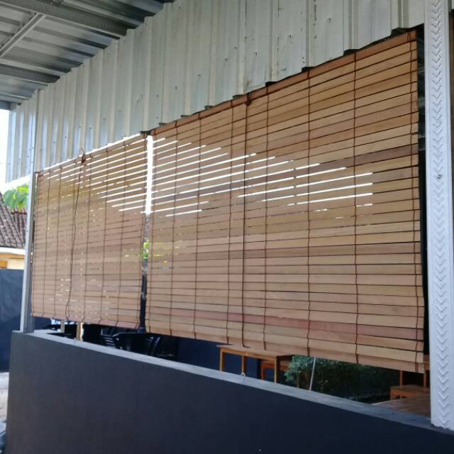 Tirai kayu bengkirai dan merbau L 2m x T 2m natural