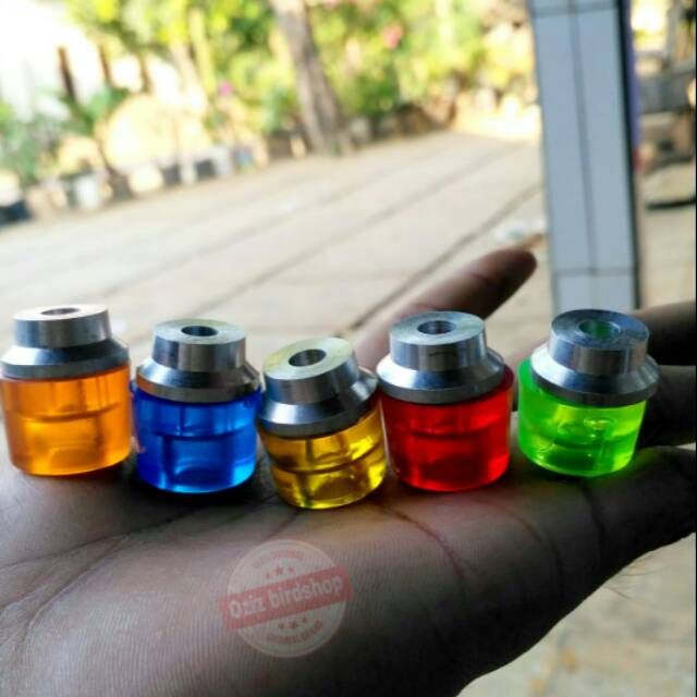 kaki Karet dan peninggi metal tebok Lovebird dan murai