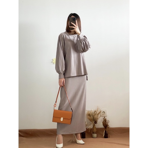 Dolly Set (1 Set Long Knit Dengan Premium Look) Premium Set