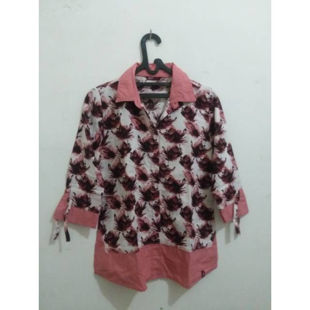 Kemeja ako motif bunga