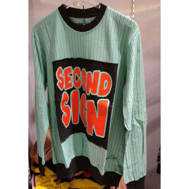 Kiana top second sign