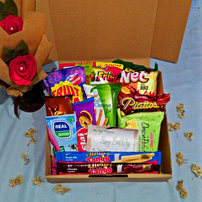 

LARGE || SNACK BOX GIFT / HAMPERS / BIRTHDAYGIFT /GIFTBOX /PARCEL /KADO