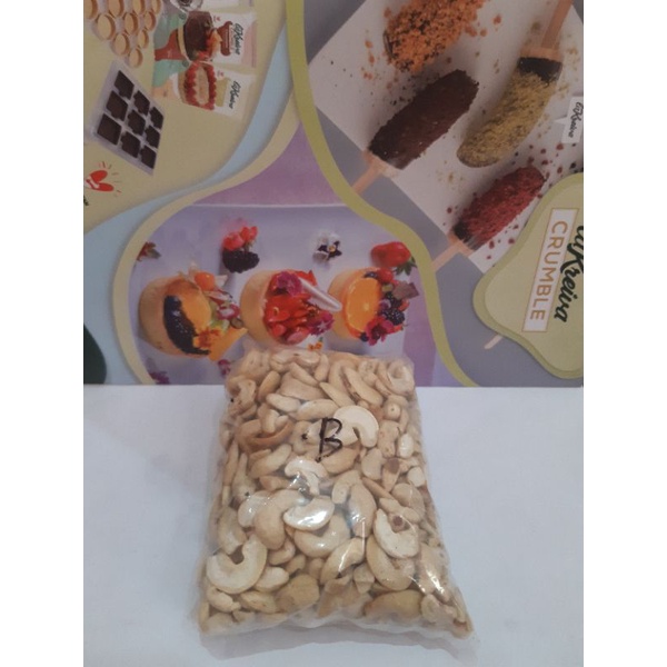 

kacang mede belah mentah 250 gr