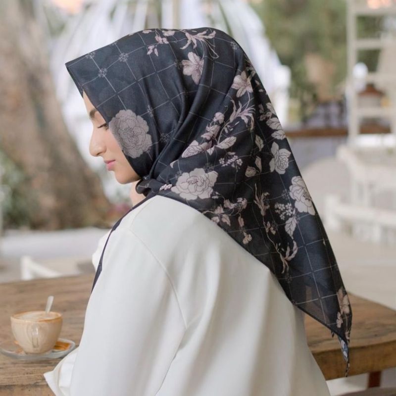Vanilla Hijab - Kenangan Scarf BLACK