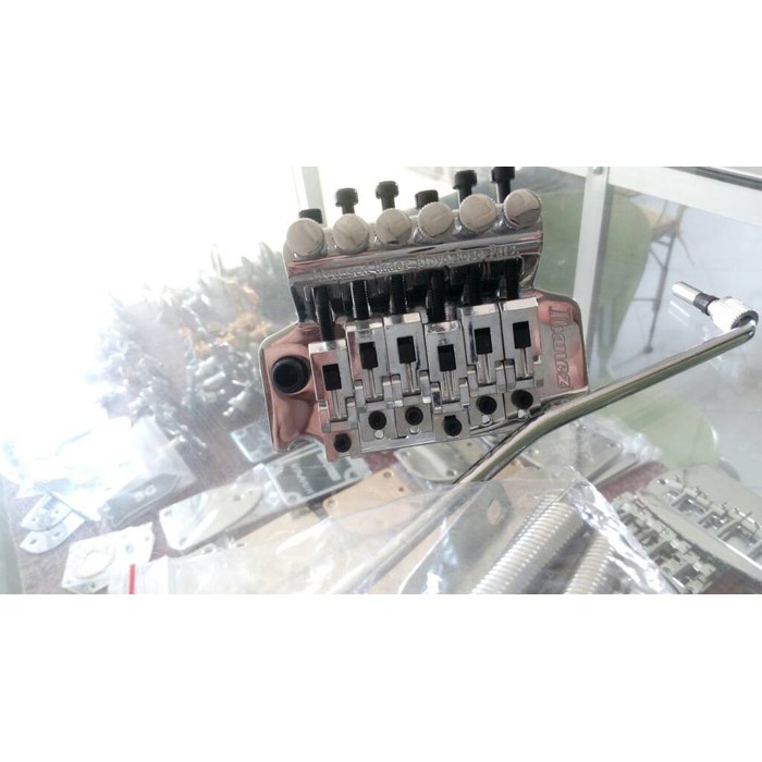 Tremolo guitar ibanez