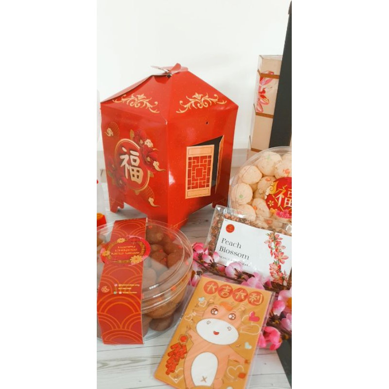 

CNY Hampers 2021 FORTUNE- isi 2x500gr kue kering angpao coklat koin orange jelly