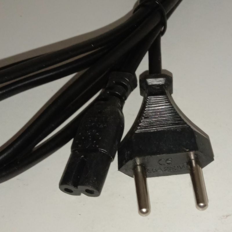 kabel AC angka 8