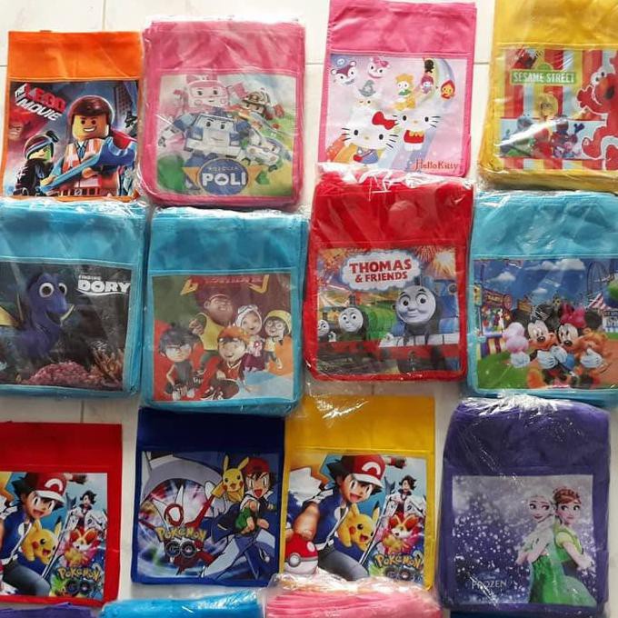

Open Ds Tenteng Kantong Medium Spunbond Souvenir Ultah Anak Unik Murah