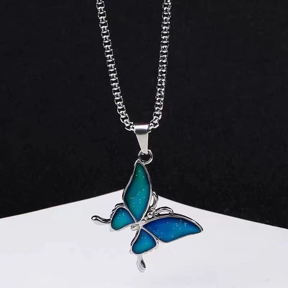Kalung  Wanita Korea Ins Butterfly Seksi Perubahan Suhu Warna Rantai Klavikula Fashion Aksesoris Titanium  Murah L111