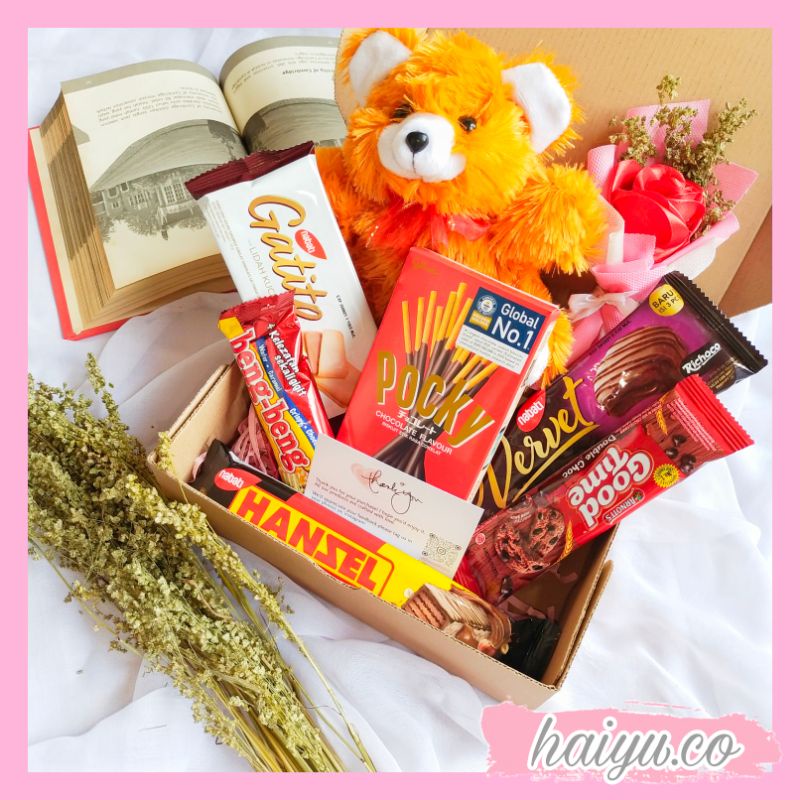 

Gift Box Hampers Boneka Snack Coklat kado Ulangtahun Wisuda by haiyu.co