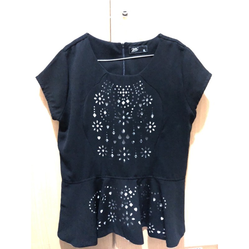 Preloved Blouse hitam merk PRC size L