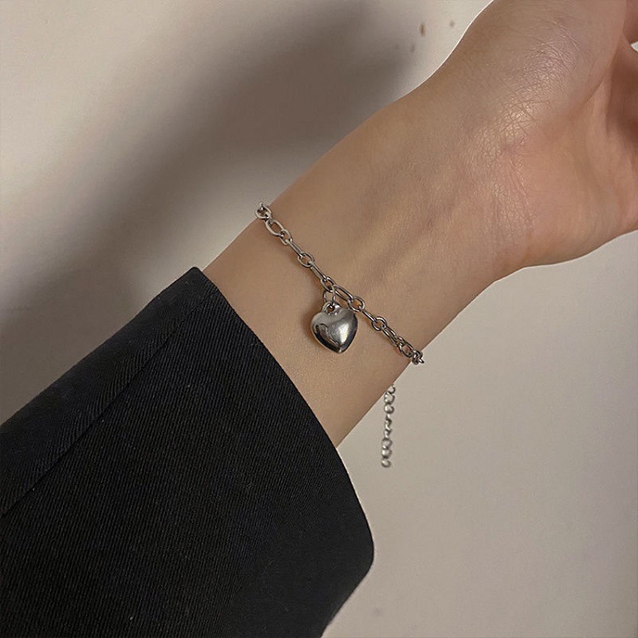 Gelang Rantai Liontin Hati Bahan Titanium Steel Warna Silver Gaya Korea Untuk Wanita