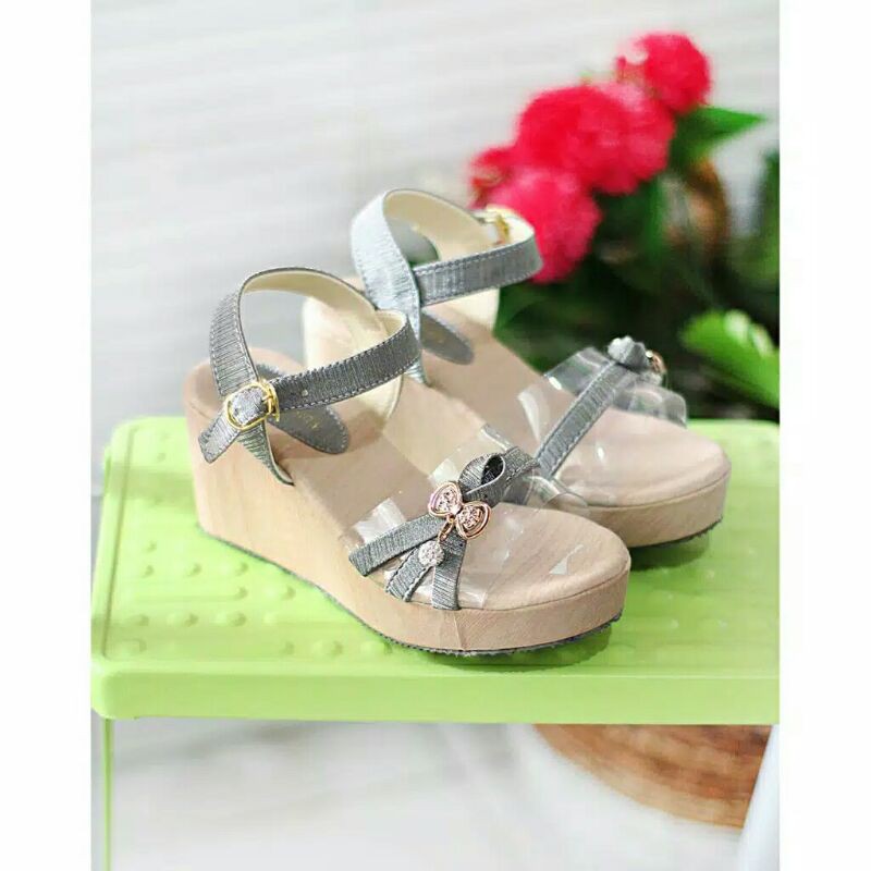 Sandal Anak Perempuan Tali Mika Liontin SM02