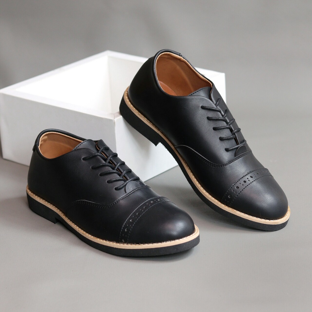 SEPATU FORMAL PRIA CASUAL PERKANTORAN OXFORD KEKINIAN ORIGINAL ARIONZ - SepatuFormal Pantofel pria Resmi Formal Hitam Coklat Black Brown Kulit Syntetic Asli Kasual Kantor Dinas Kuliah Gereja Pesta Kondangan Kerja PNS Guru Terbaru Terlaris Murah