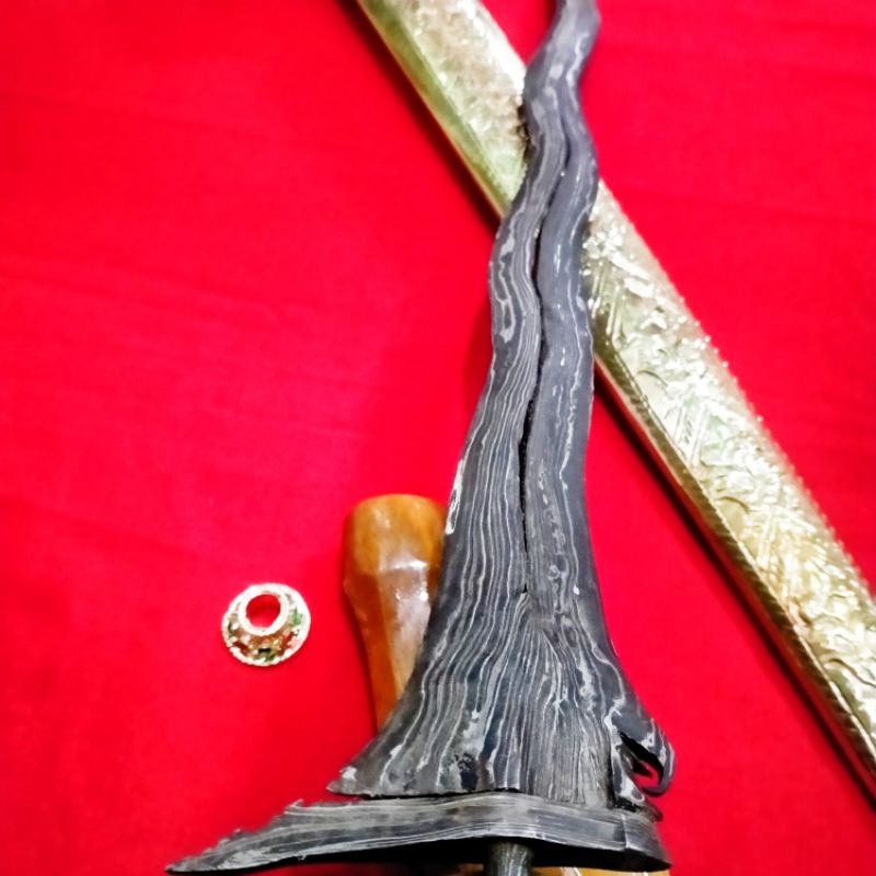 Keris Luk7 Pamengkang jagat pamor Banyu mili kamardikan Langka