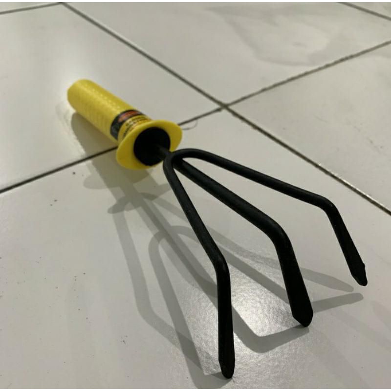 garpu mini garukan mini garukan tanah garukan pot bunga barang lebih tahan lama tidak mudah cepat rusak lebih berkualitas terbaikGagang pvc sangat keras Di jamin barang nya sangat bagus