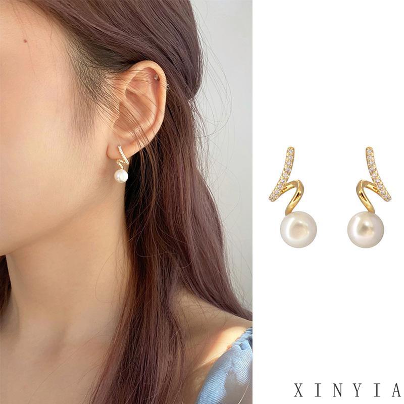 Anting Stud Desain Ekor Ikan Aksen Mutiara Gaya Elegan