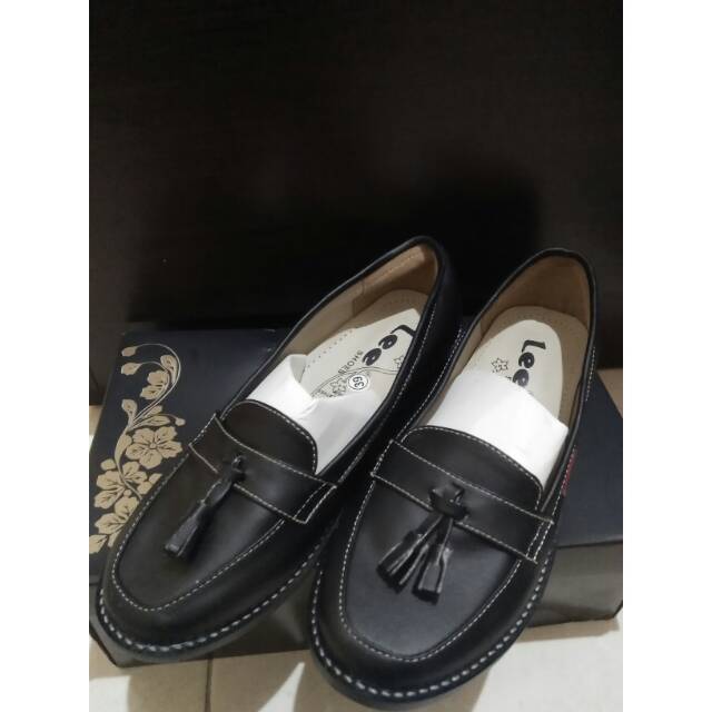 READY STOCK flat shoes Lee lonceng hitam wanita