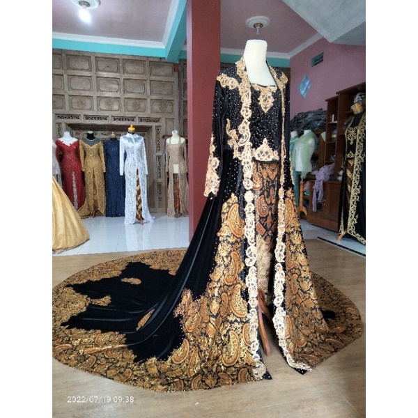 Gaun pengantin Bludru / Bludru ekor motip batik / Bludru kutubaru.