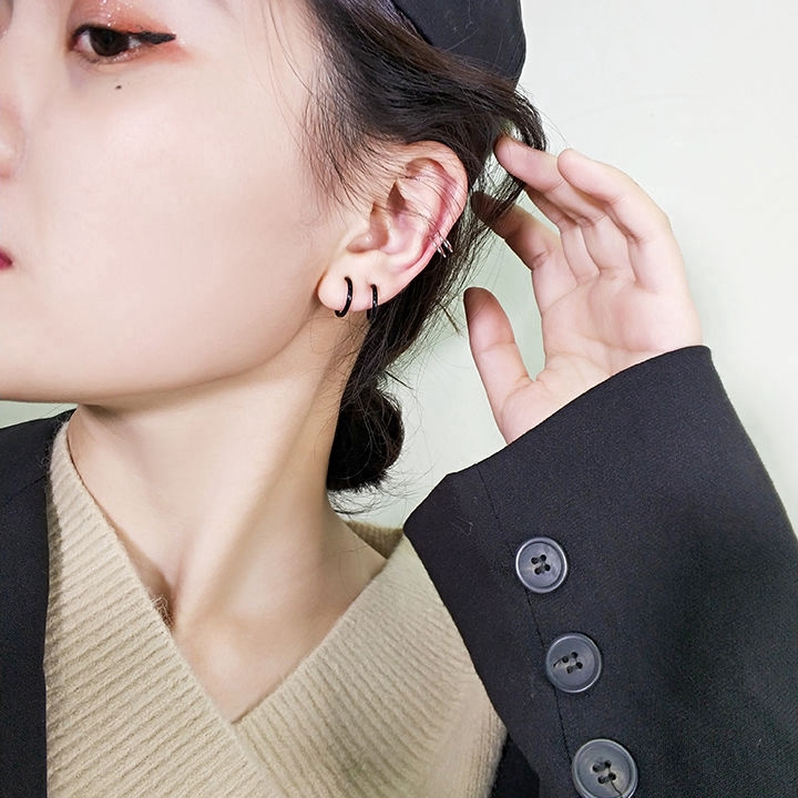 Anting Klip Telinga Bahan Titanium Steel Gaya Hip Hop Simple