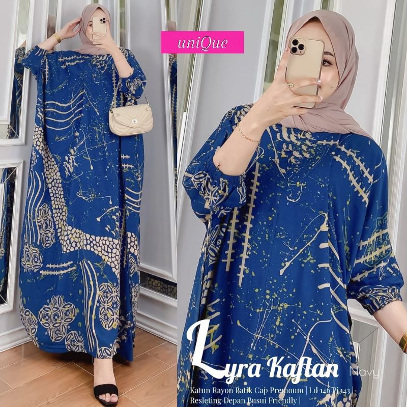 lyra dress model kaftan