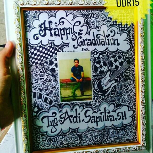 

Doodle graduation. Kado unik kado istimewa kado spesial kado murah