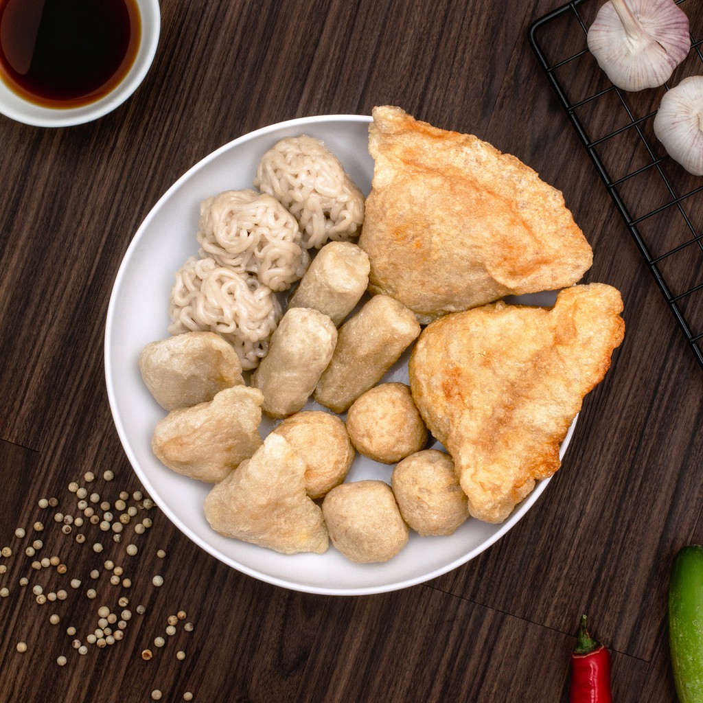

Paket Takoan 15pcs ( 13 PempekKecil 2 Kapal Selam) Pempek Bae - FROZEN
