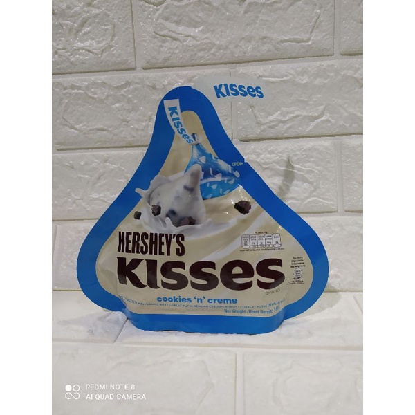 

Hershey's Kisses Cookies'n Creme Coklat Putih Dengan Kukis 146Gr