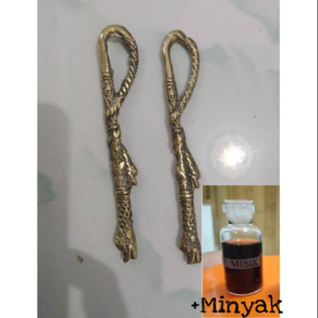 Cemeti naga kuningan