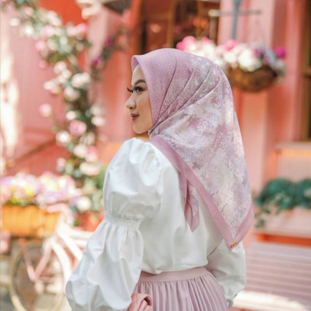 Buttonscarves New York Reborn Collector edition Blush