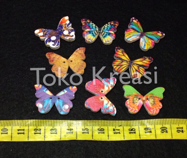 Kancing kayu karakter hellokitty butterfly gadis / wooden buttons