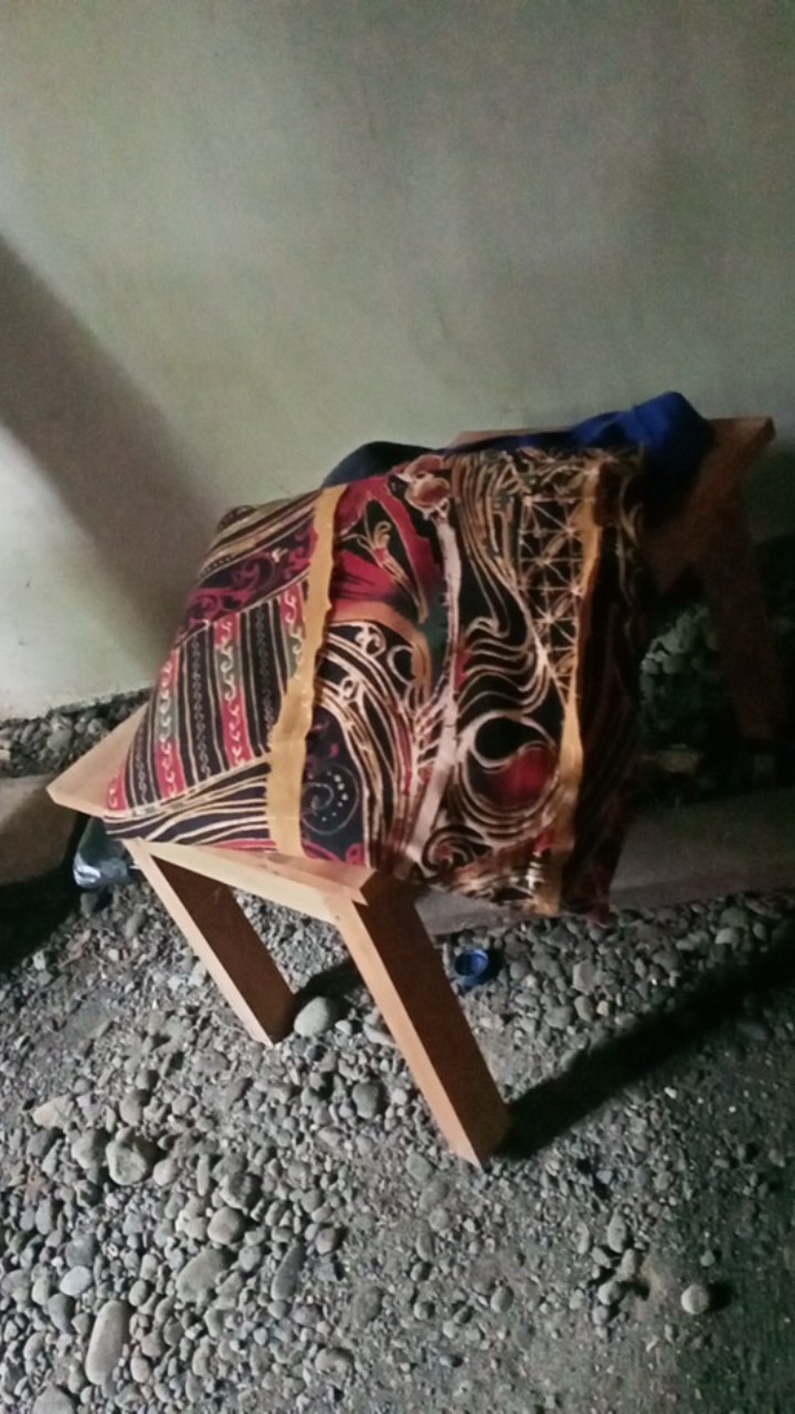 Kain Batik Solo Sogan Cabut Abstrak R22