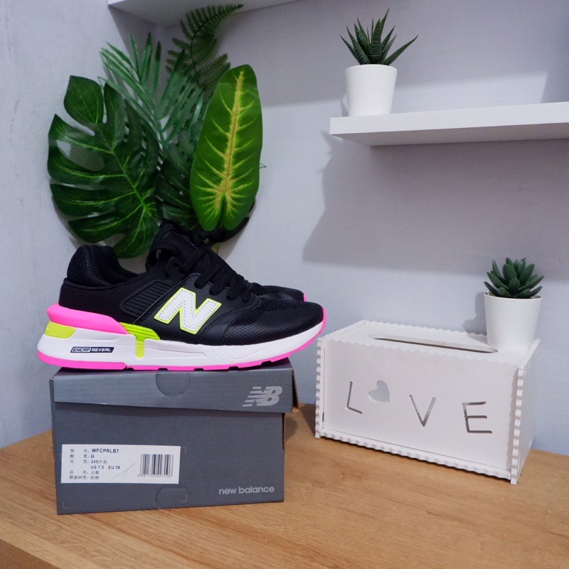 new balance 997 black pink women
