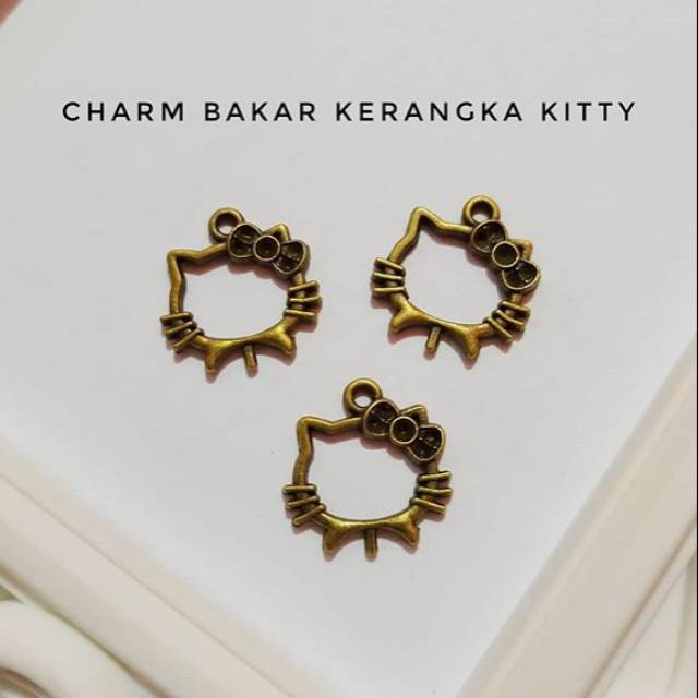 Charm bakar kerangka kitty