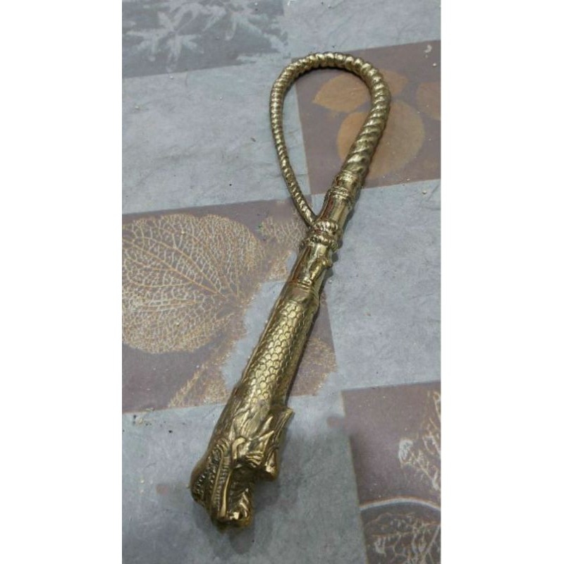 KOLEKSI ANTIK CAMBUK CEMETI NAGA KUNINGAN