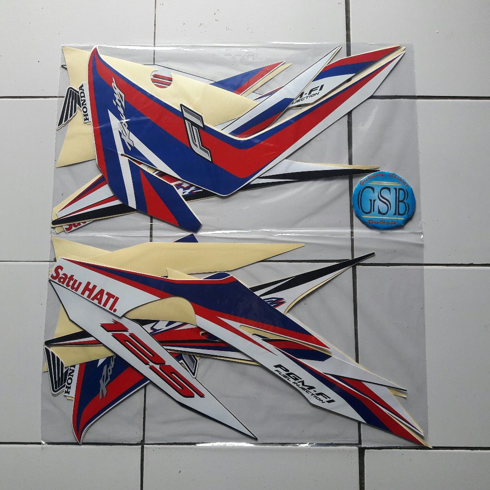 Variasi Stiker Lis Motor Honda Blade Fi 125 2016 Merah Biru