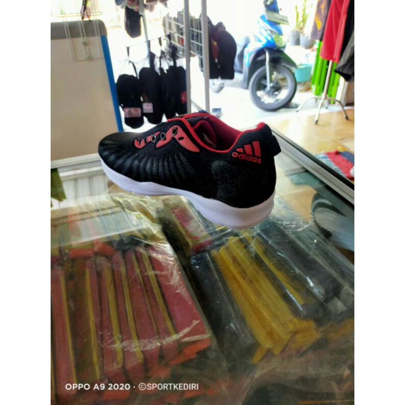 sepatu batminton