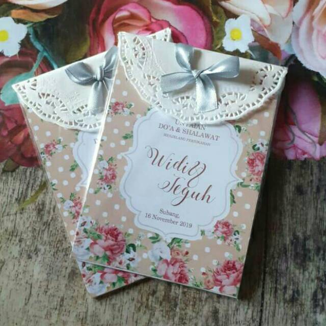 Buku menjelang pernikahan / Tasyakuran kehamilan  (70 halaman)