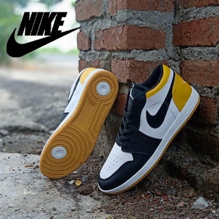 nike air jordan low on feet