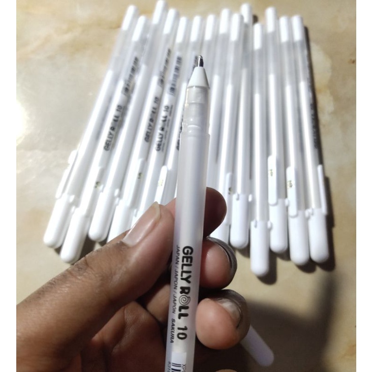 

Sakura Gelly roll white Pen 1.0 // pena tinta putih