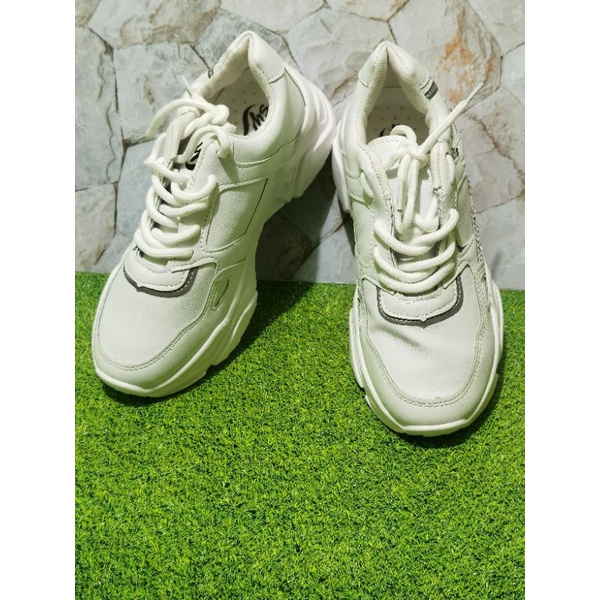 Sepatu Wanita Sneaker White Syra New