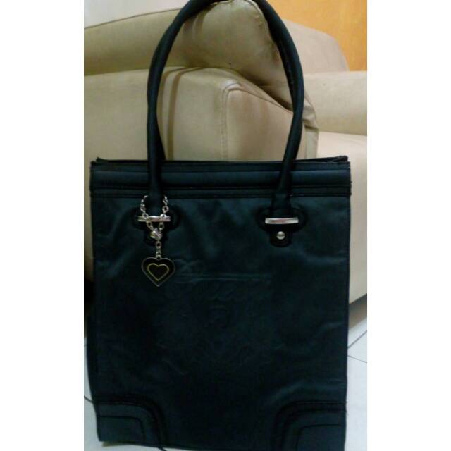 Tas preloved Guess Hitam