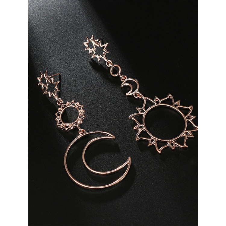 Anting Tusuk Asimetris Desain Matahari / Bulan / Bintang Hollow Gaya Korea / Gothic Untuk Wanita