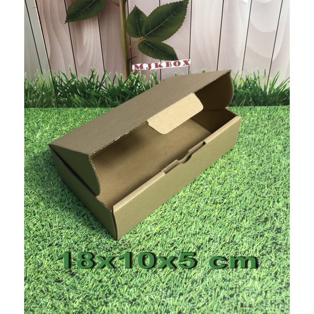 

Kardus karton uk. 18 x 10 x 5 cm...die cut box kotak Souvenir -dll
