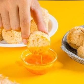 

PT8 ➲ Bakso Goreng Ayam Udang Frozen - Trino Kitchen (Termasuk Saus Sambal) ➲ (Harga Murah)