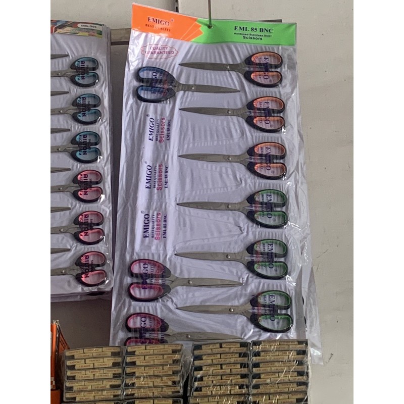 

Gunting ukuran besar / gunting kertas besar